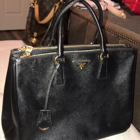 Prada black tote bag - Picture 2 of 8